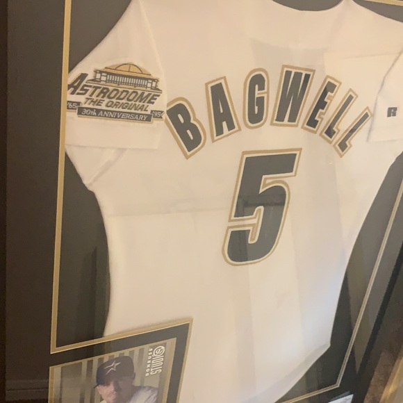 Autograph tee and frames - Picture 12 of 14